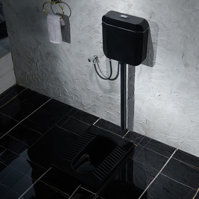 Zwarte Satined-de Warenwashdown van het Oppervlakte Ceramische Hurkende Toilet Sanitaire WC