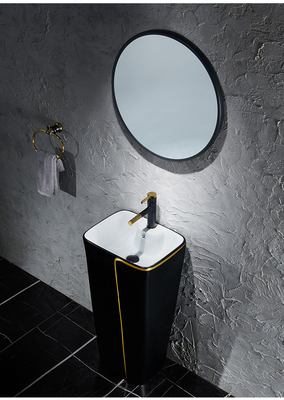 Het ceramische 525*430*860mm Sanitaire Één stuk van het Warenbassin met Zwart Toilet