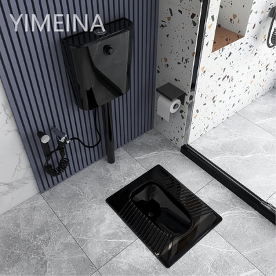 Commerciële Antigeur Ceramisch Hurkend Pan With Fender Flushing Tank
